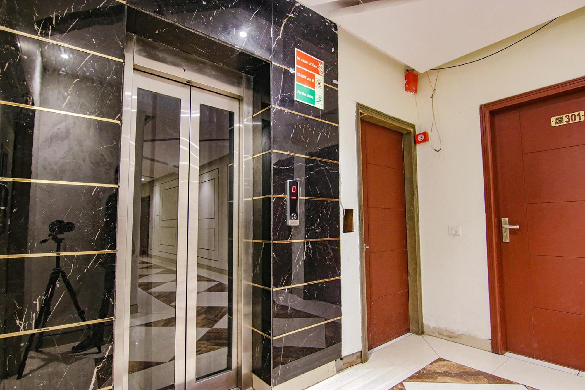 Fabhotel Golden Glory Új-Delhi Kültér fotó